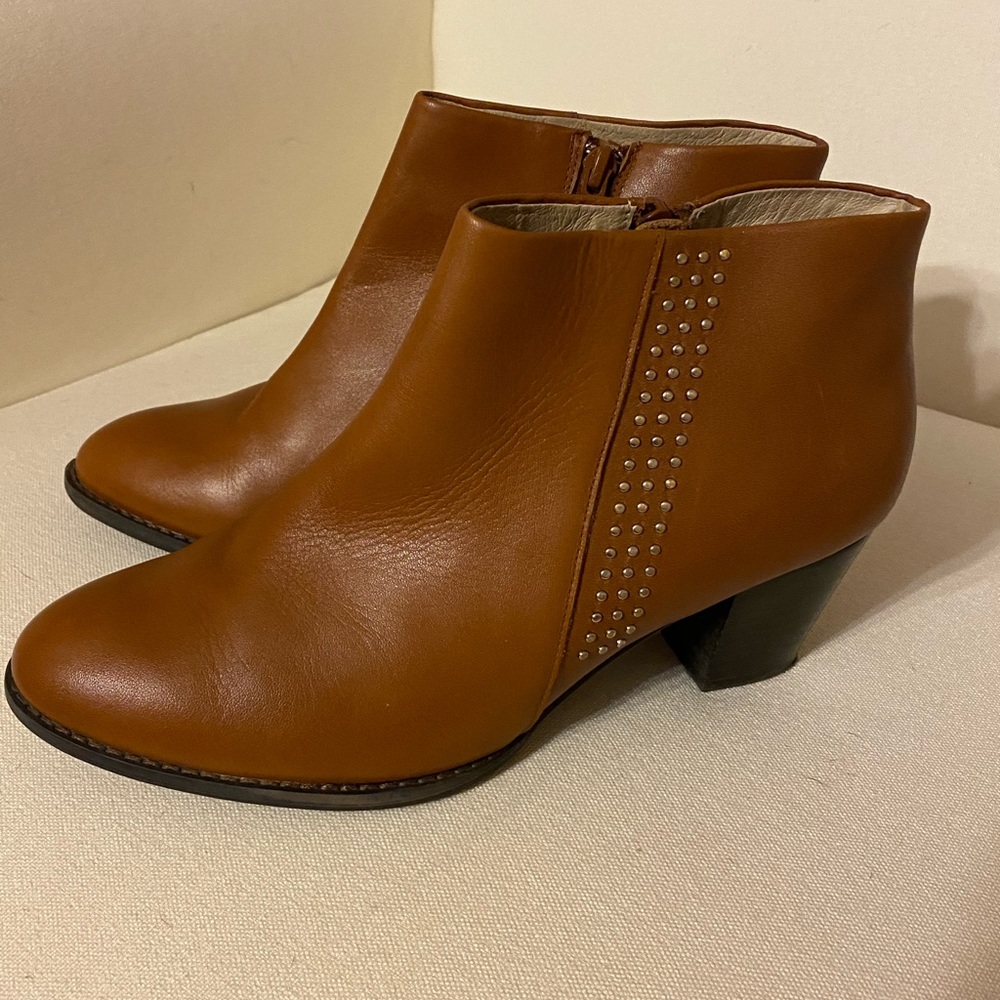 MAKE OFFER!!! Vionic Light Brown Booties